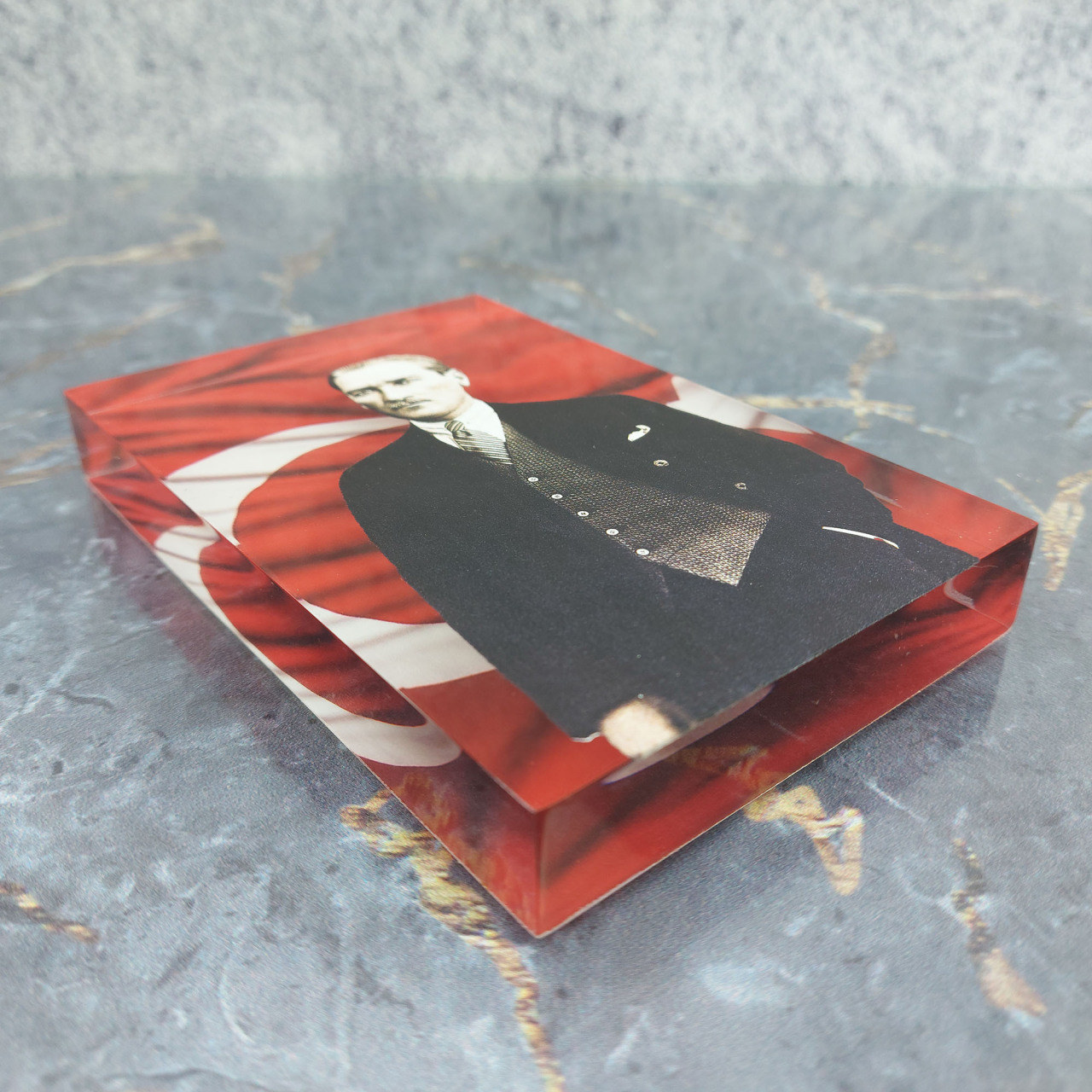 Atatürk ve Türk Bayrağı Kalın Pleksi Akrilik Masaüstü Dekor